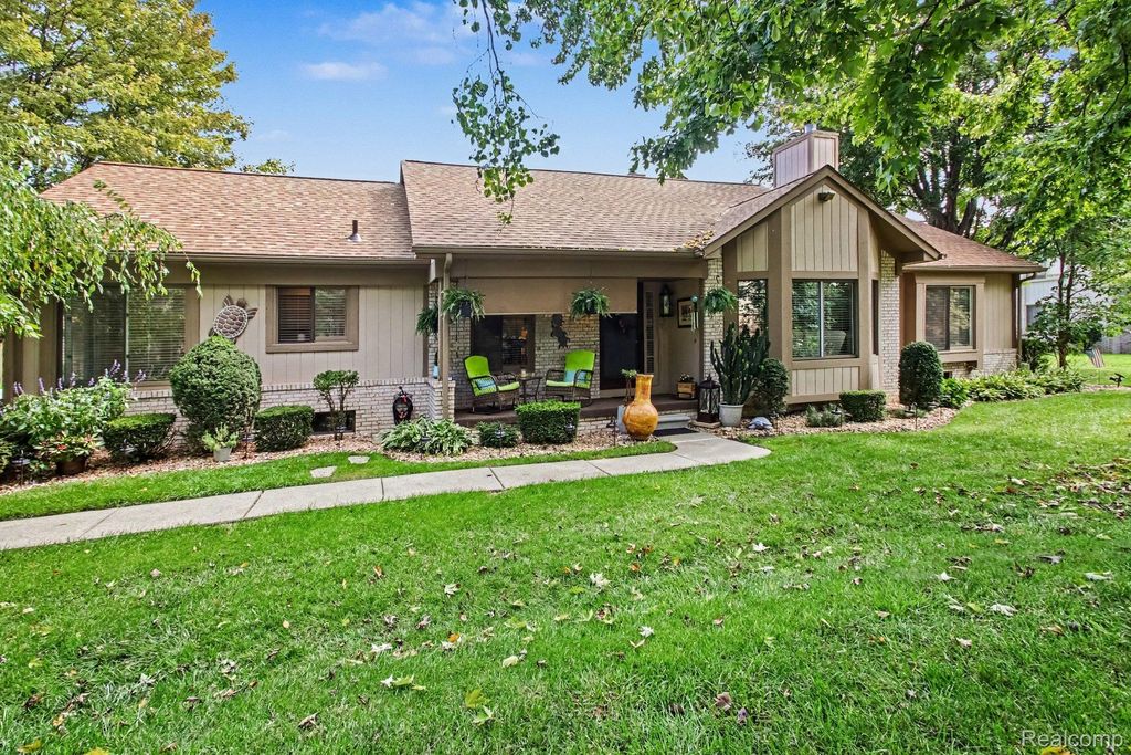 20433 Villa Grande Circle, Clinton Twp