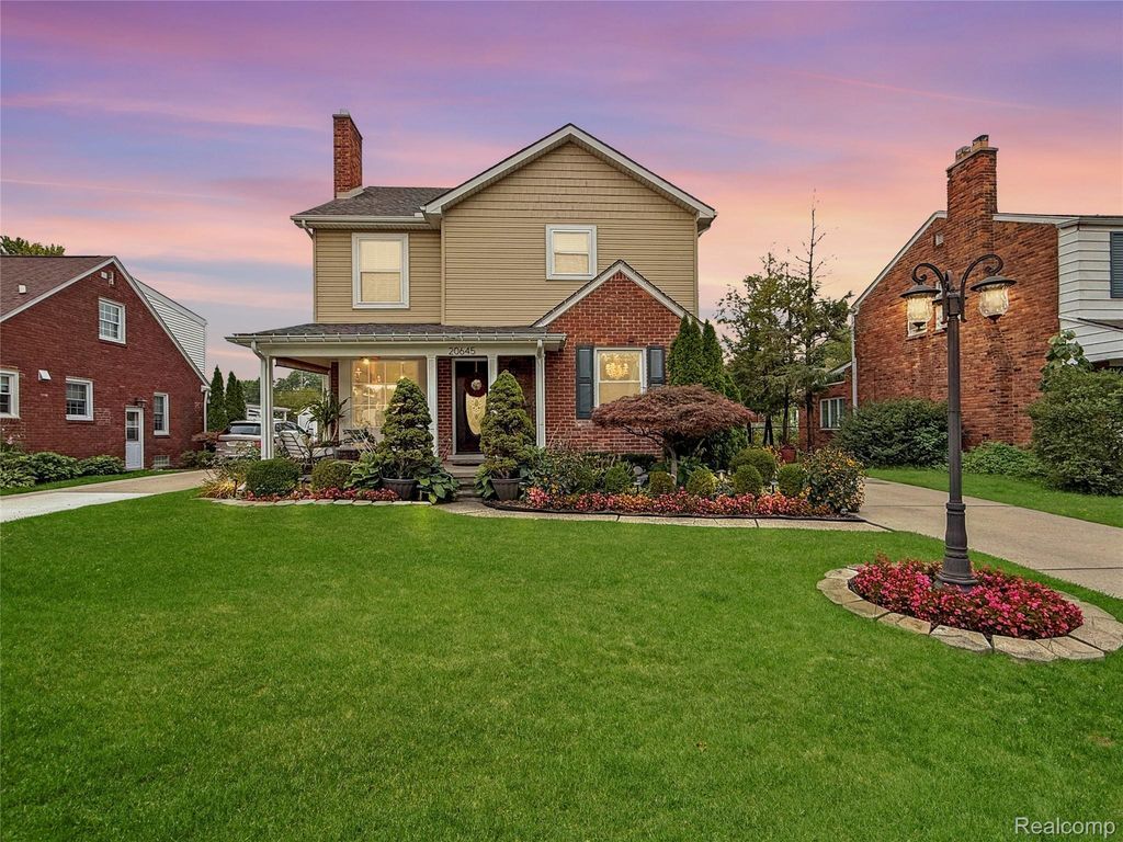 20645 Vernier Circle, Grosse Pointe Woods