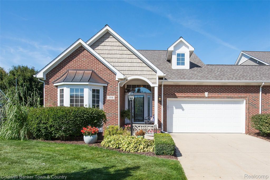 398 Delmar Court, Highland charter township