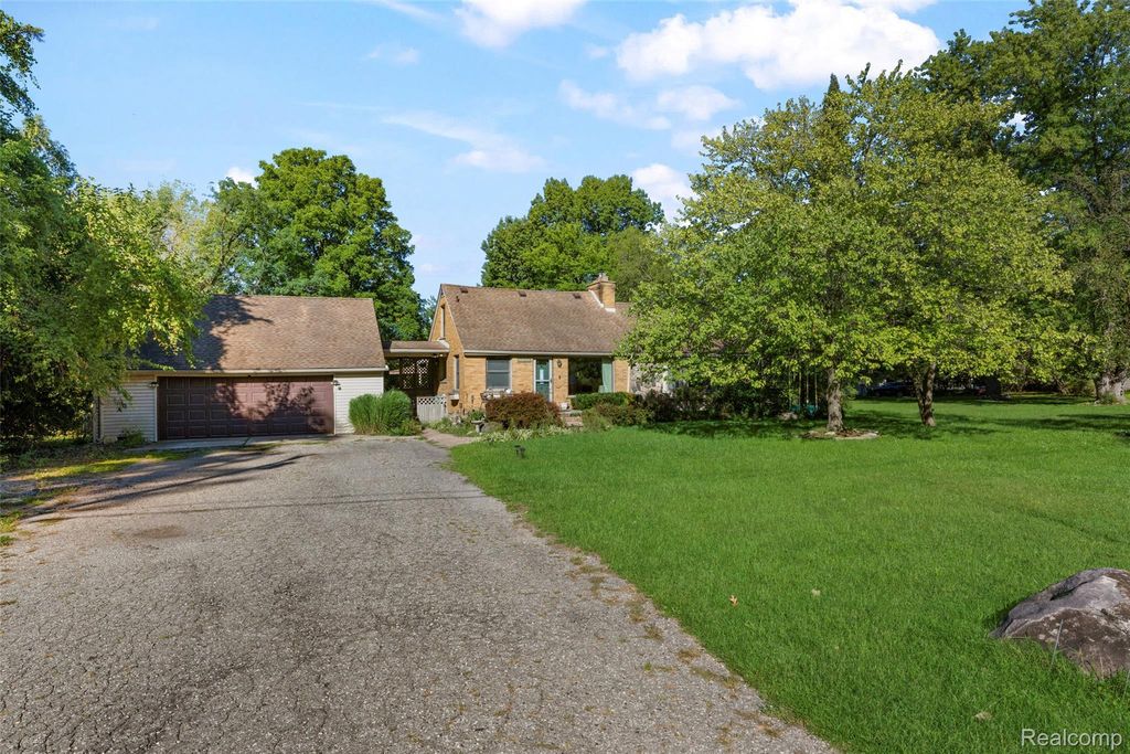 20855 Cass Street, Farmington Hills