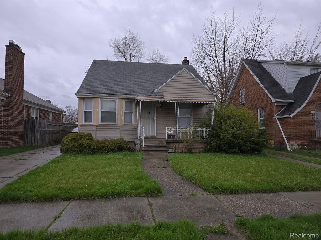 6851 Greenview Avenue, Detroit