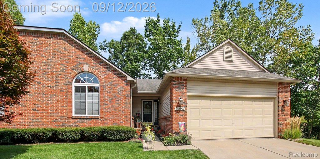 10457 Woodcliff Court 51, Hartland township