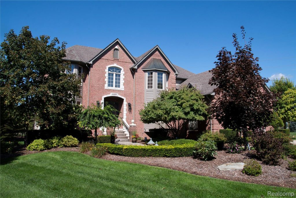 63357 N Plantation Court, Washington