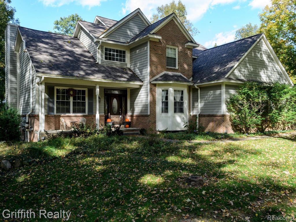 10183 Silver Lake Road, Green Oak township