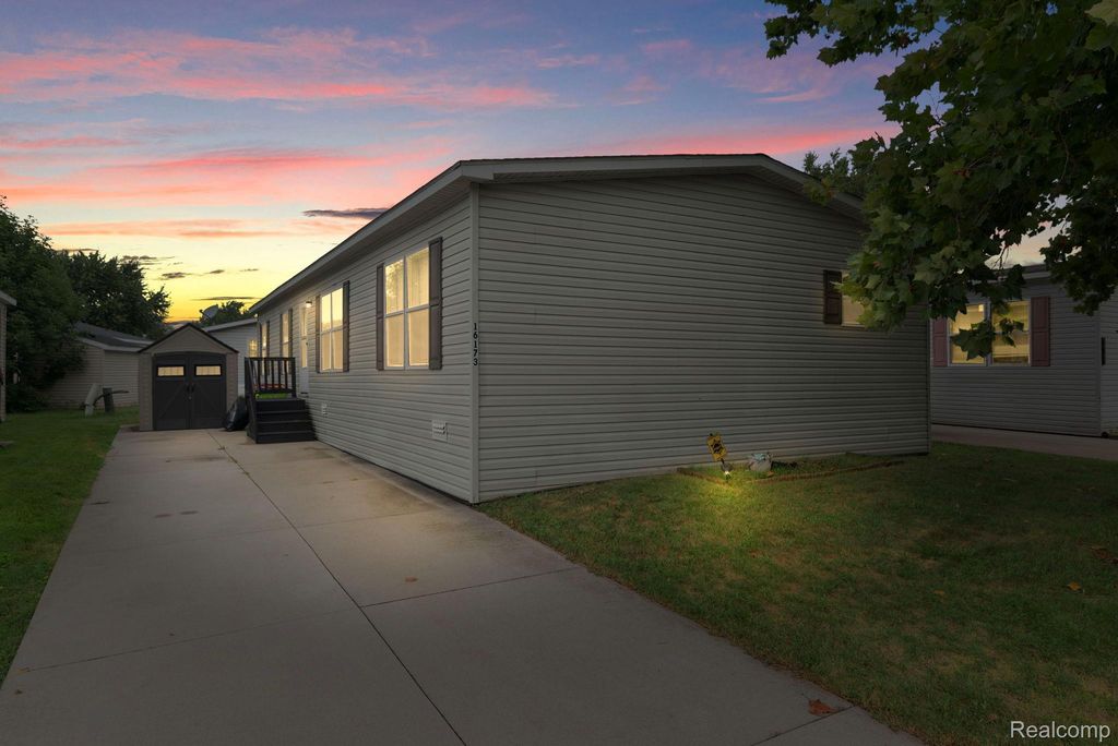 16173 Charlemagne Avenue, Clinton Township