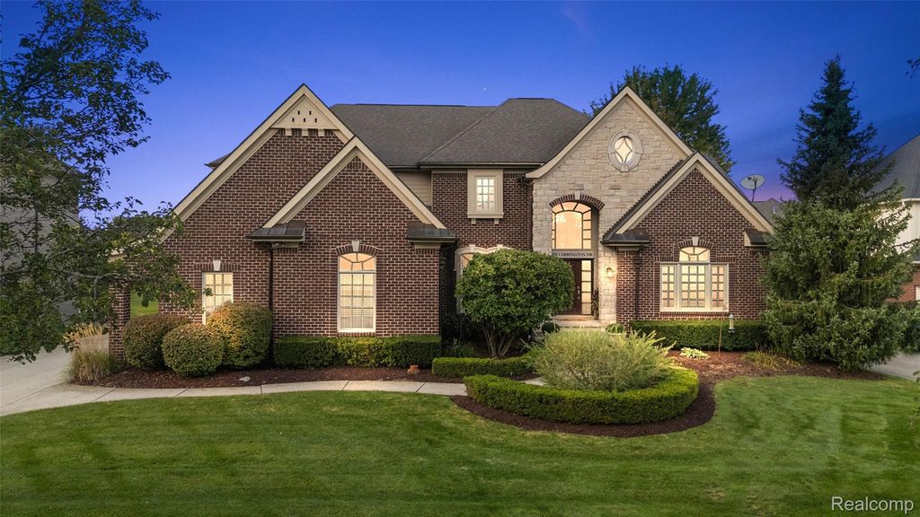 54232 Carrington Drive, Shelby Twp