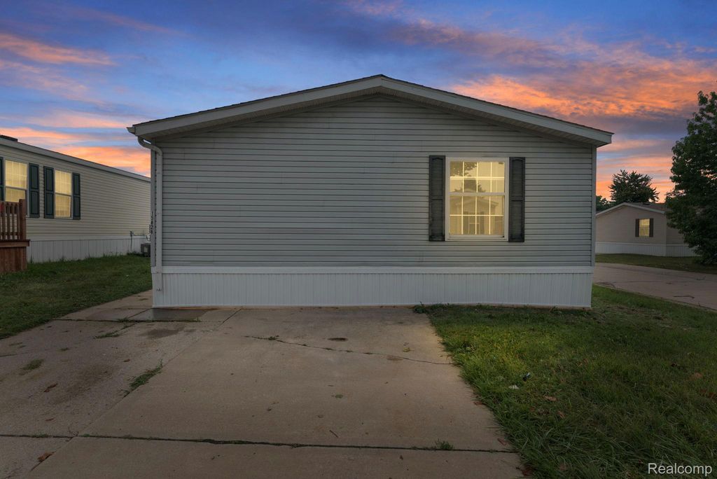 15828 Croatia Drive, Clinton Township