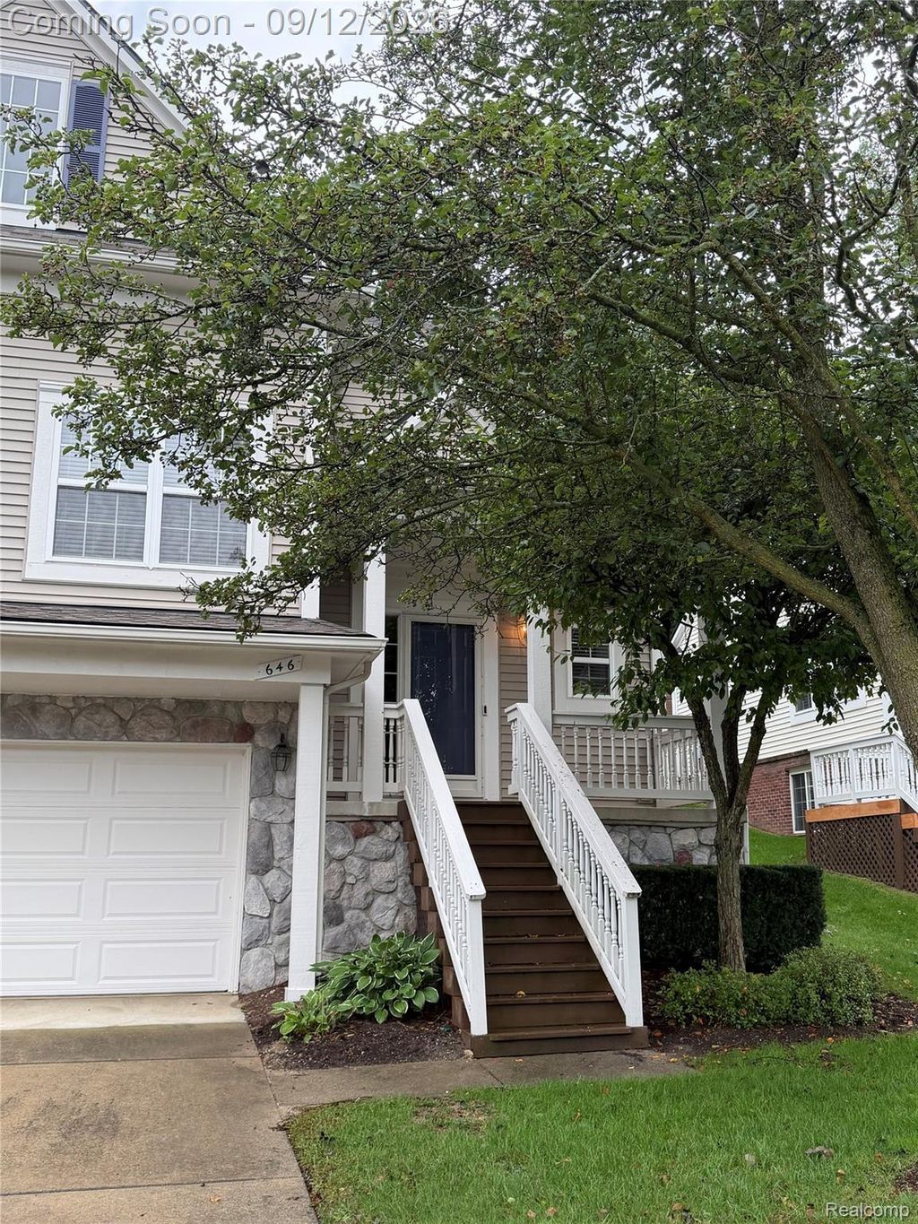 646 W Bluff Court, Rochester Hills city