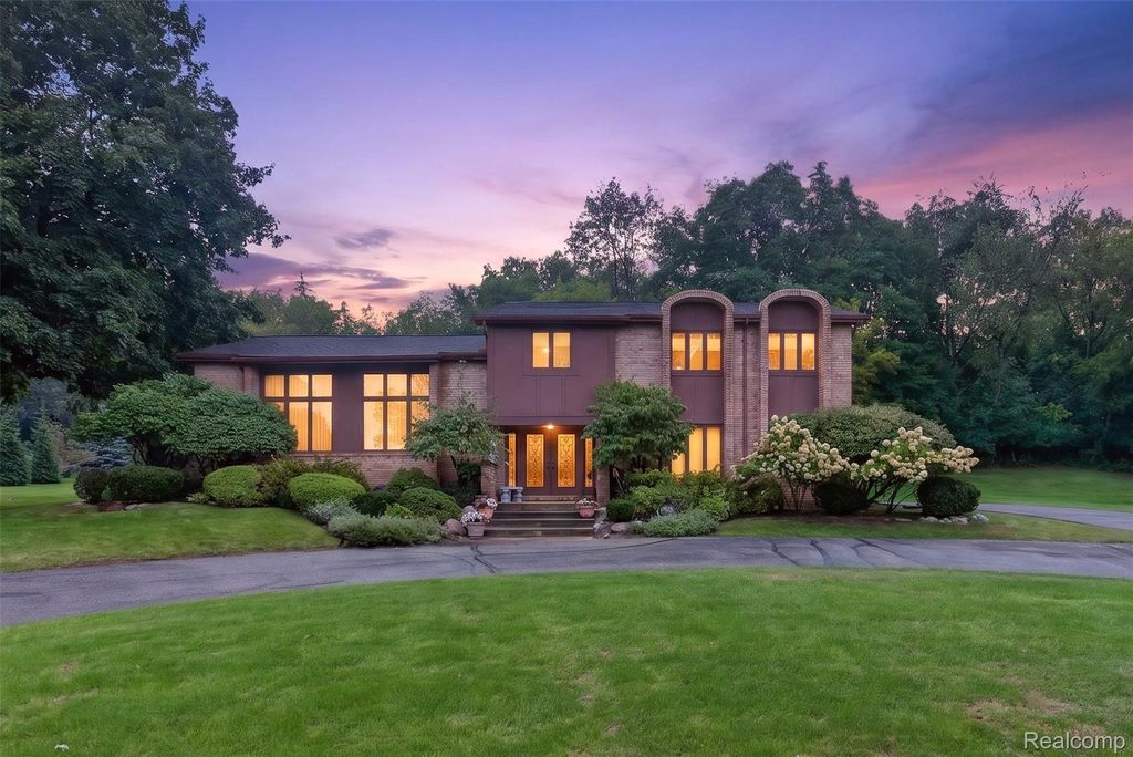 7115 Paterese Drive, Bloomfield charter township