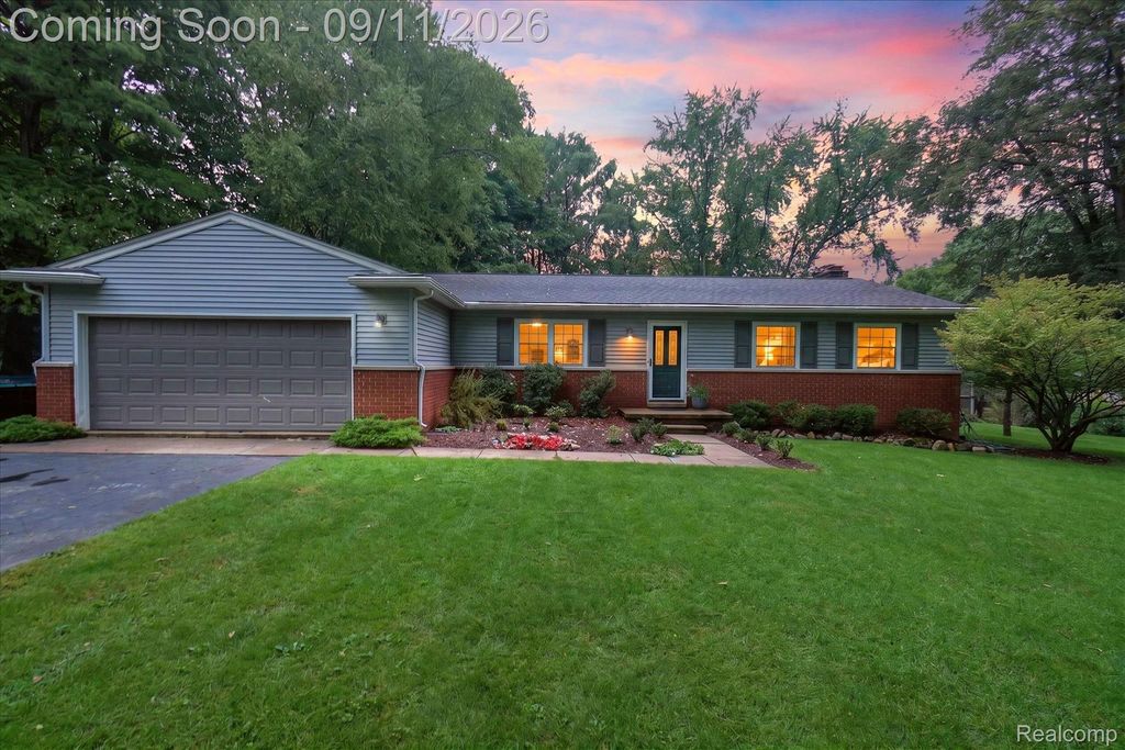 3137 Old Orchard Drive, Brighton township