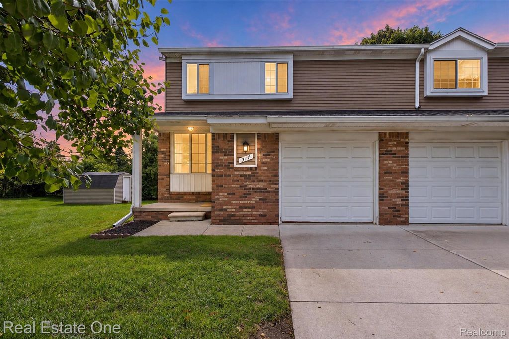 317 Hampton Court, South Lyon