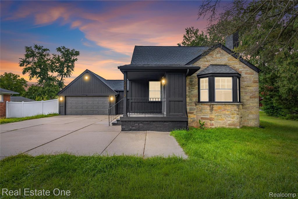 24713 Lois Lane, Southfield