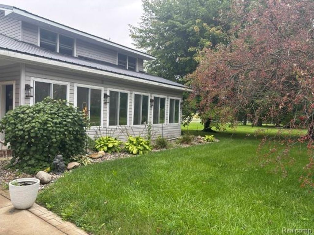 5737 Clinton Macon Road, Clinton