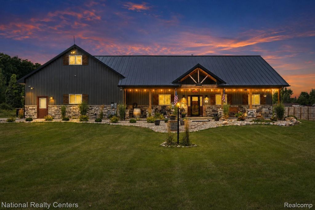 831 N Hadley Road, Ortonville