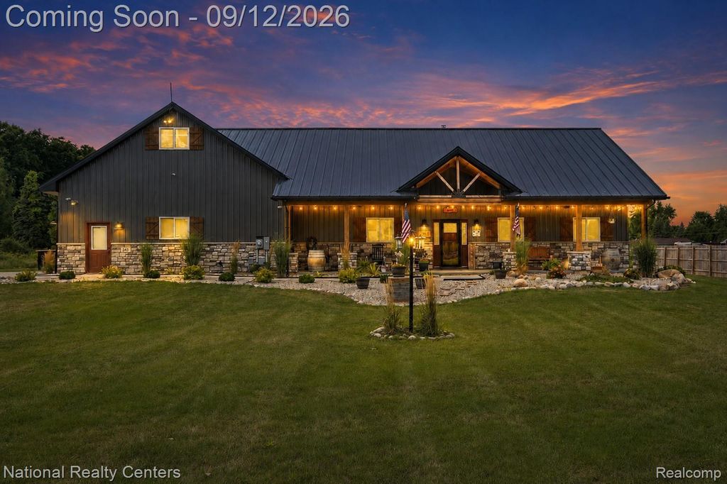 831 N Hadley Road, Brandon charter township