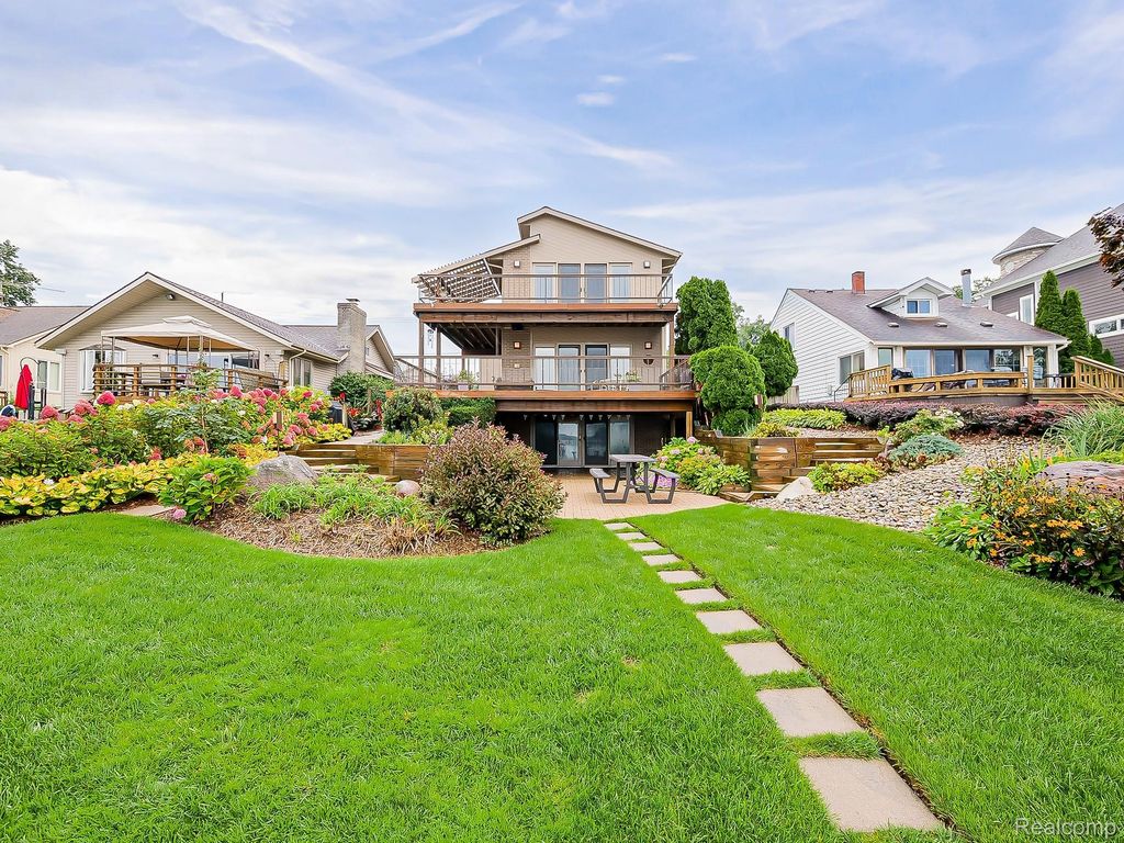 7830 Barnsbury Road, West Bloomfield