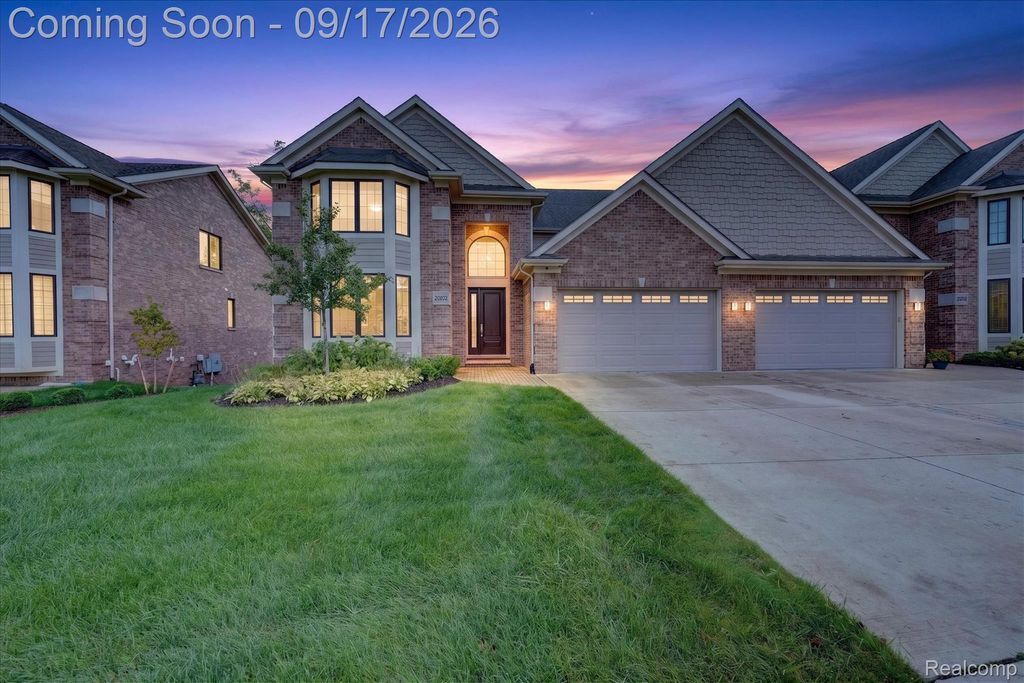 20202 Beacon Way, Northville