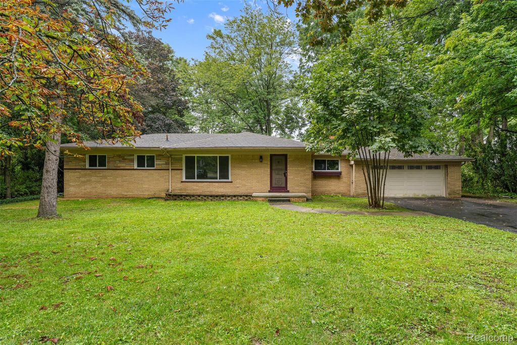 1175 South Boulevard W, Troy
