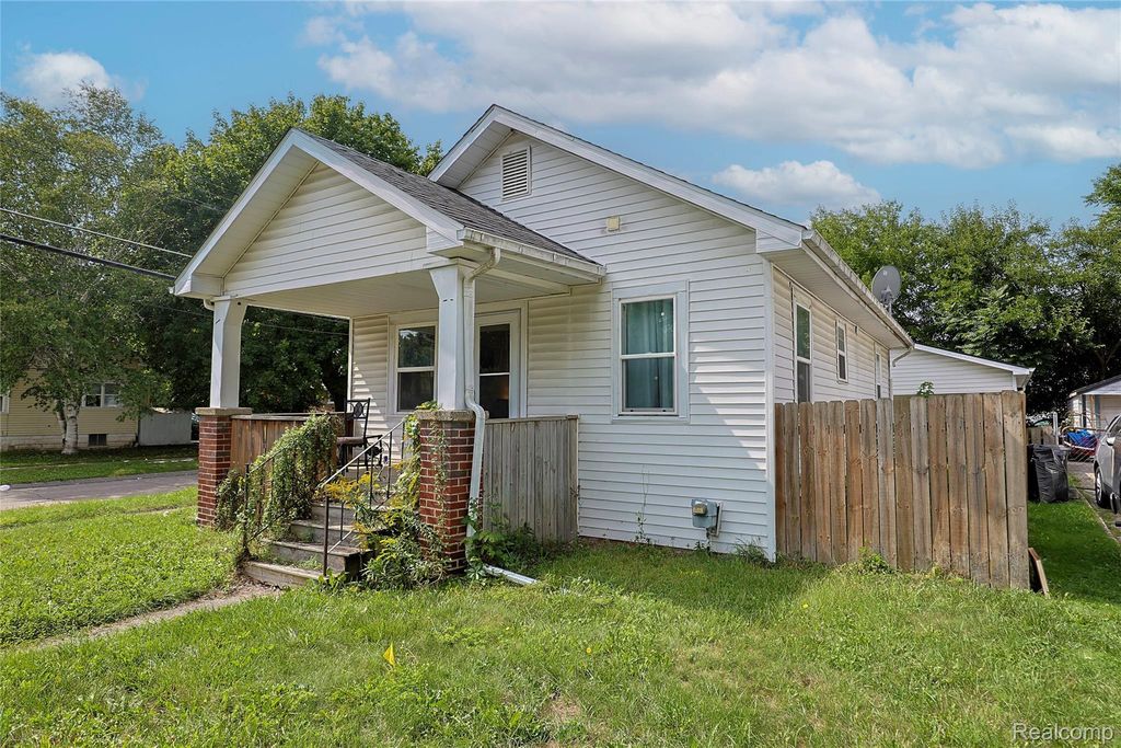 2301 Avon Street, Saginaw