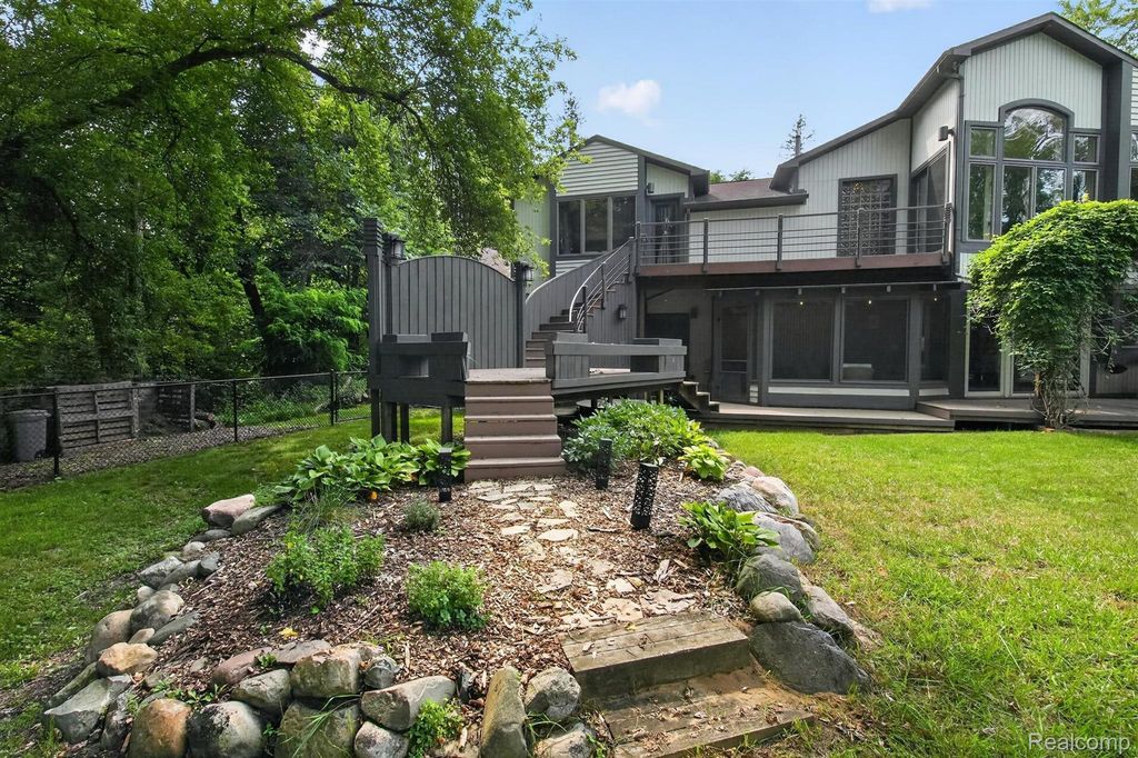 9319 Faussett Road, Tyrone township