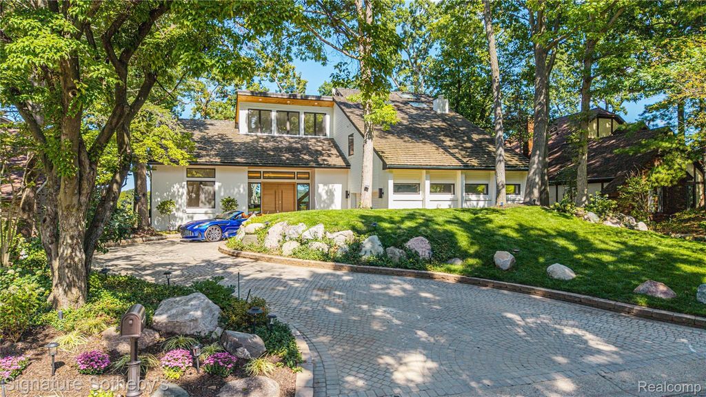 4451 Rolling Pine Drive, West Bloomfield charter township