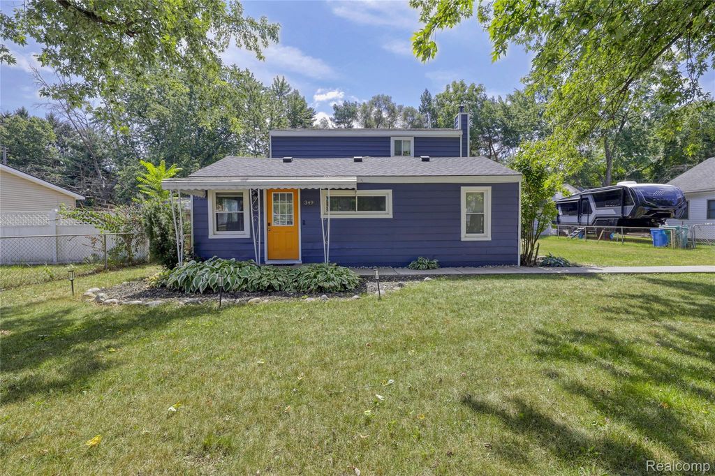 349 W Beechdale Street, Commerce Twp