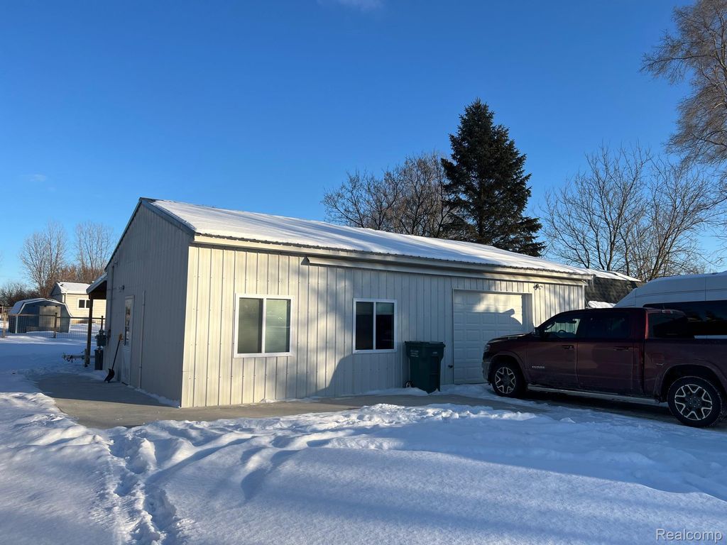 1771 New Rochelle Dr, Lapeer