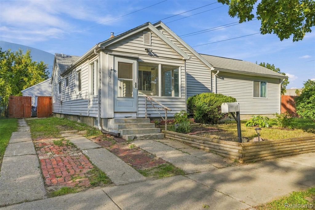 751 E Hazelhurst Street, Ferndale