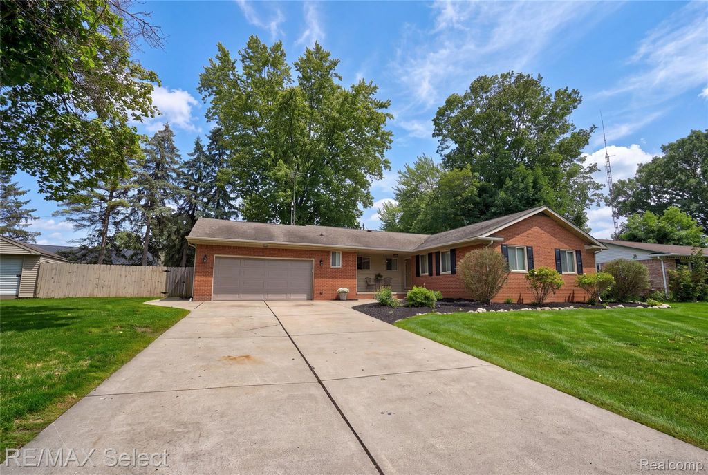 4293 Old Carriage Road, Flint