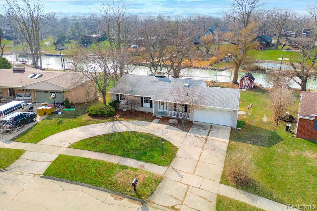 21918 Knudsen Drive, Grosse Ile