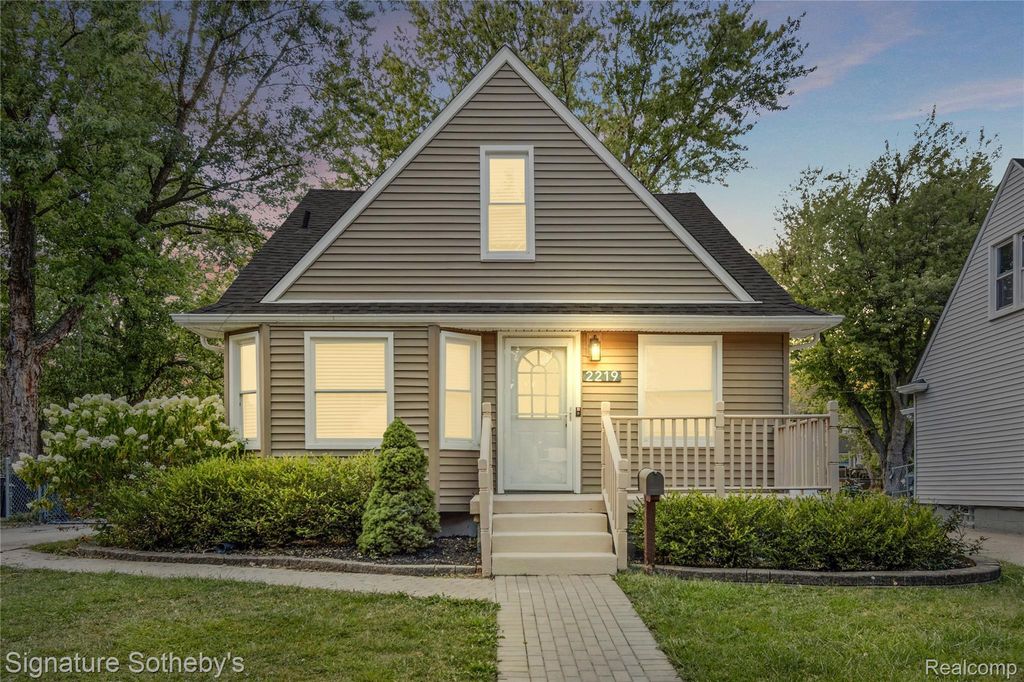 2219 Royal Avenue, Berkley