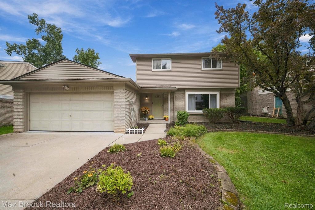 30023 Rock Creek Drive, Southfield