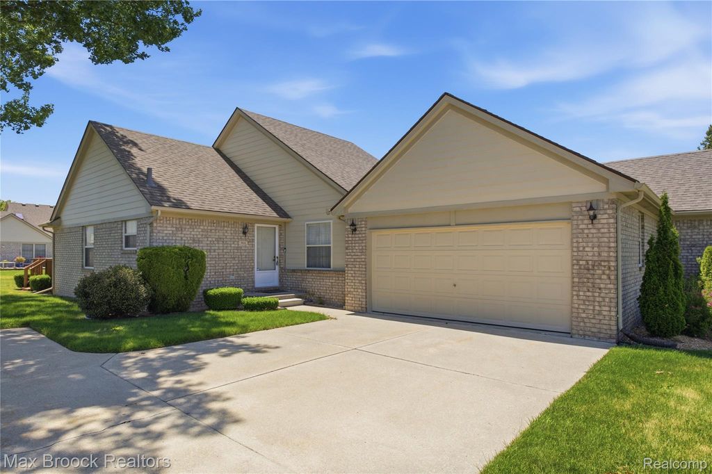5624 Township Court, Sterling Heights