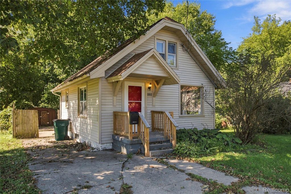 1811 Vermont Avenue, Lansing