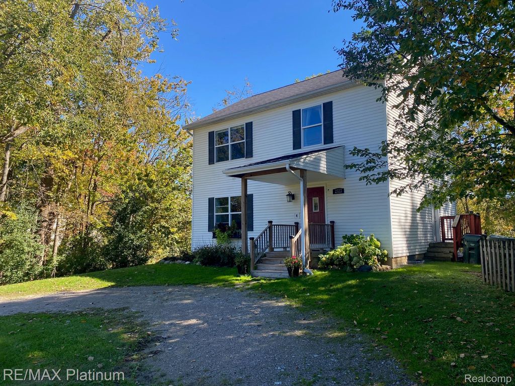2327 Hammerslea Road, Lake Orion