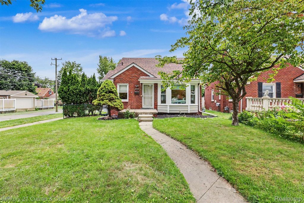 8182 Grayfield Street, Dearborn Heights