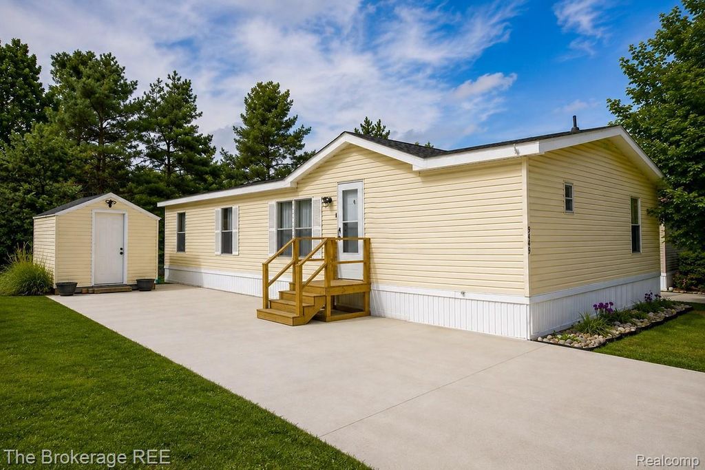 9449 W Bart, Davisburg