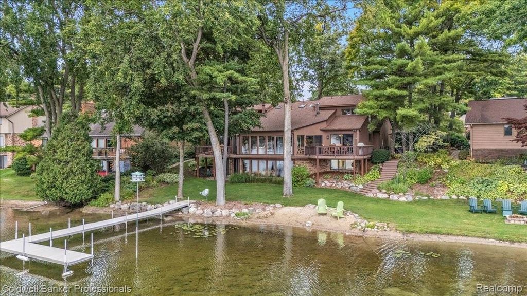 2602 Browning Drive, Orion charter township