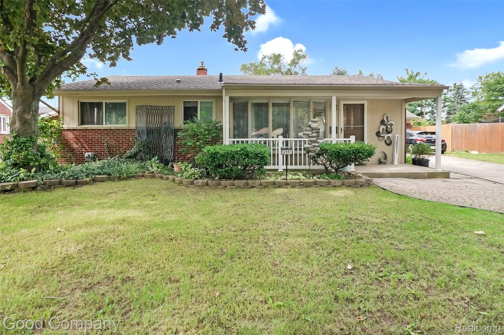 32551 Halmich Drive, Warren