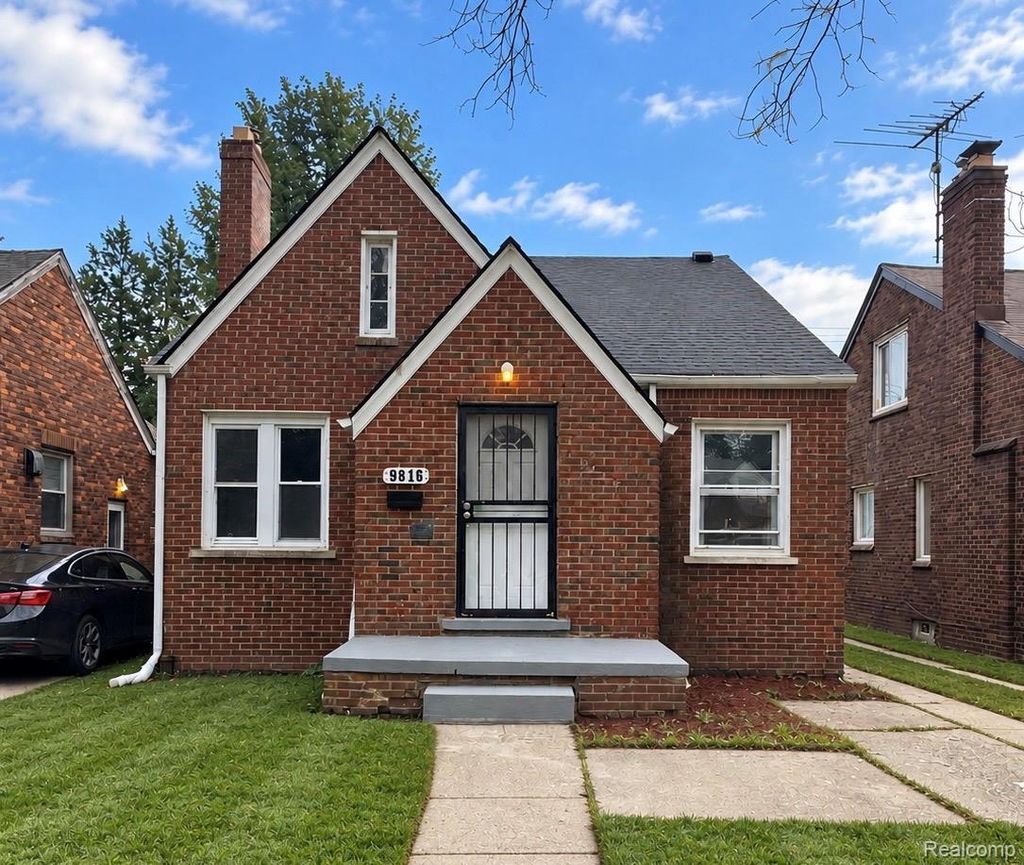 9816 Balfour Road, Detroit