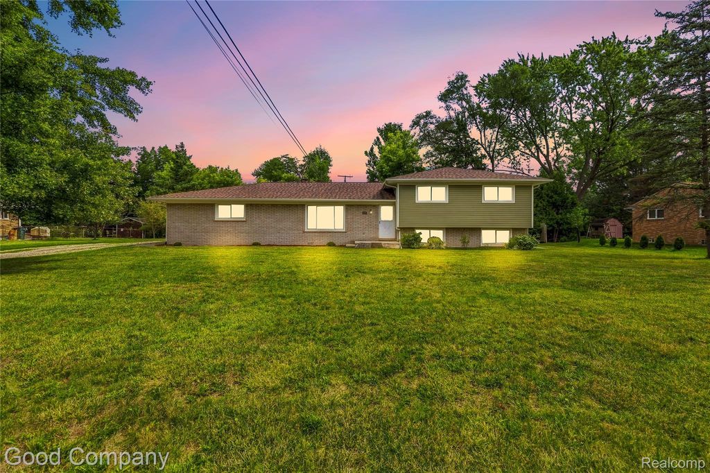 3870 Fernleigh Drive, Troy