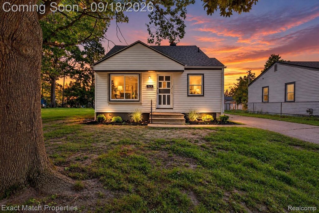 705 Scottwood Street, Pontiac