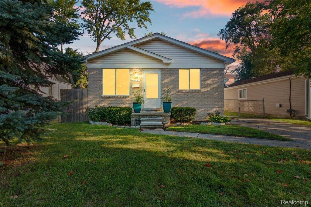 12455 Georgiana Avenue, Warren
