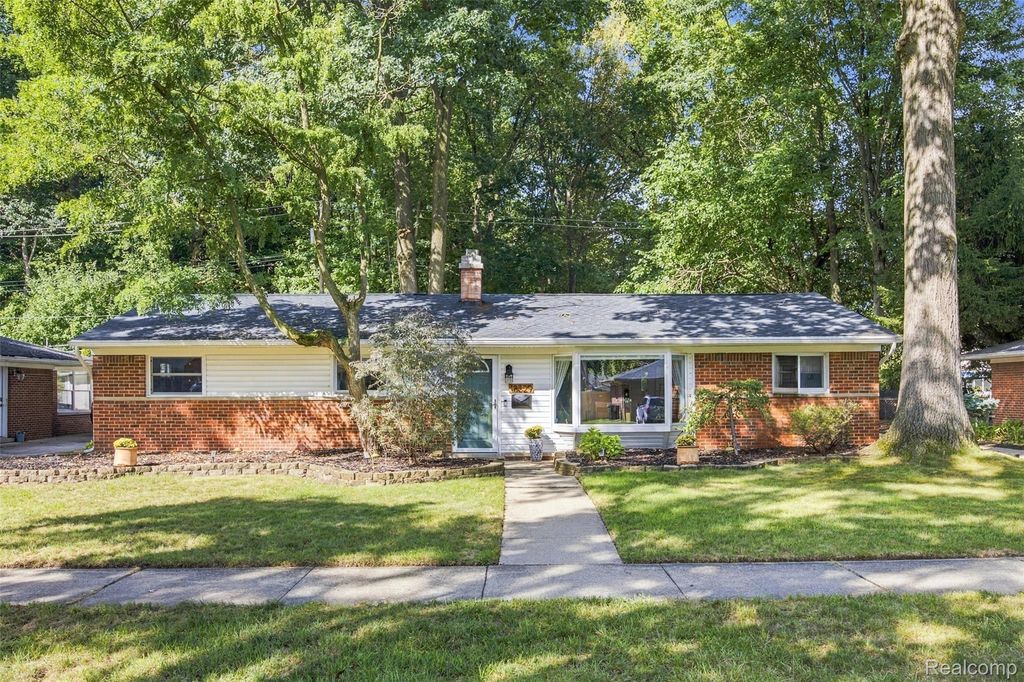 18329 Norwich Road, Livonia