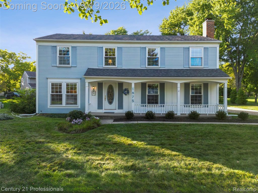 1875 Fordham Drive, Troy