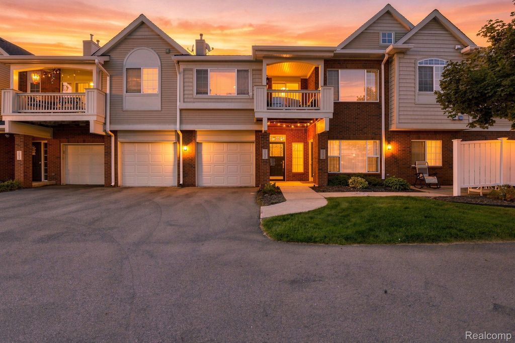 23036 Fairlane Boulevard, Woodhaven