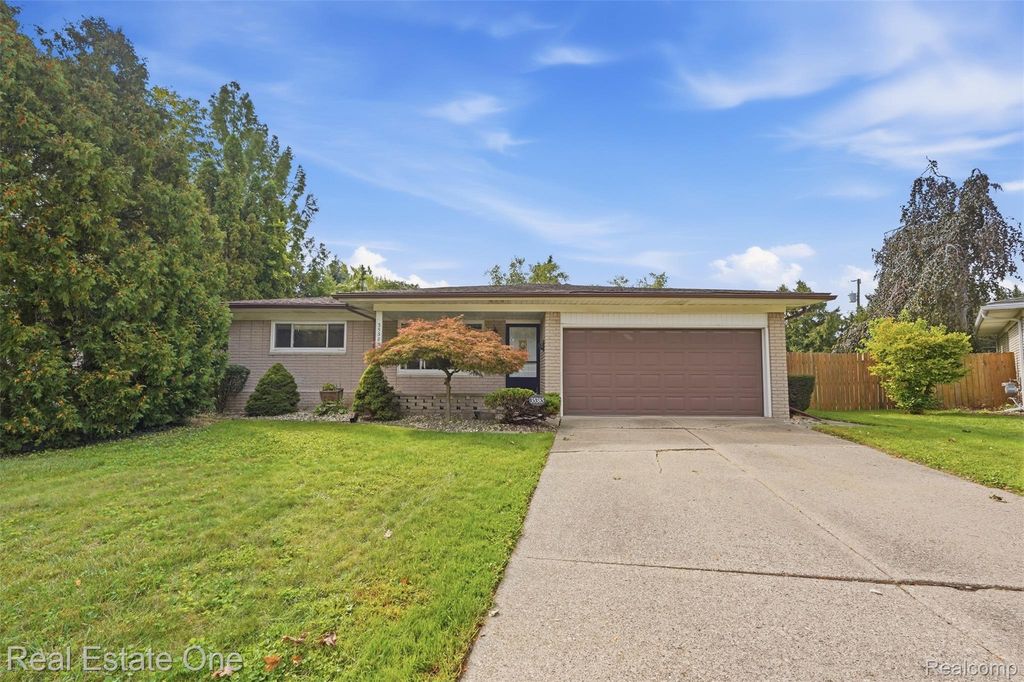 35385 Witt Court, Sterling Heights