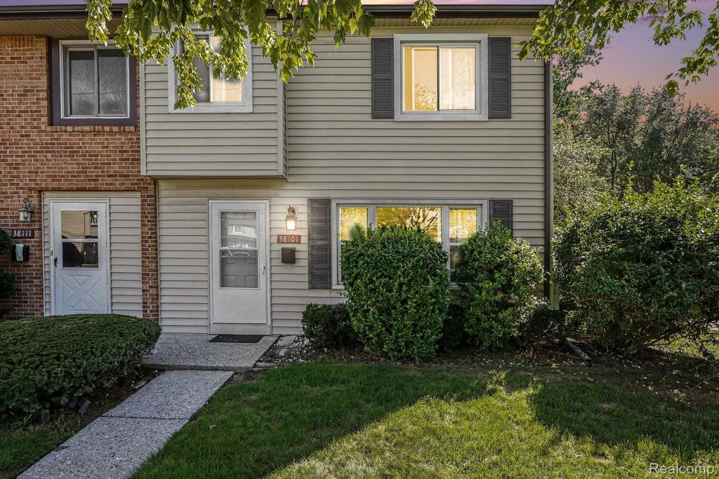 38101 Carolon Boulevard, Westland
