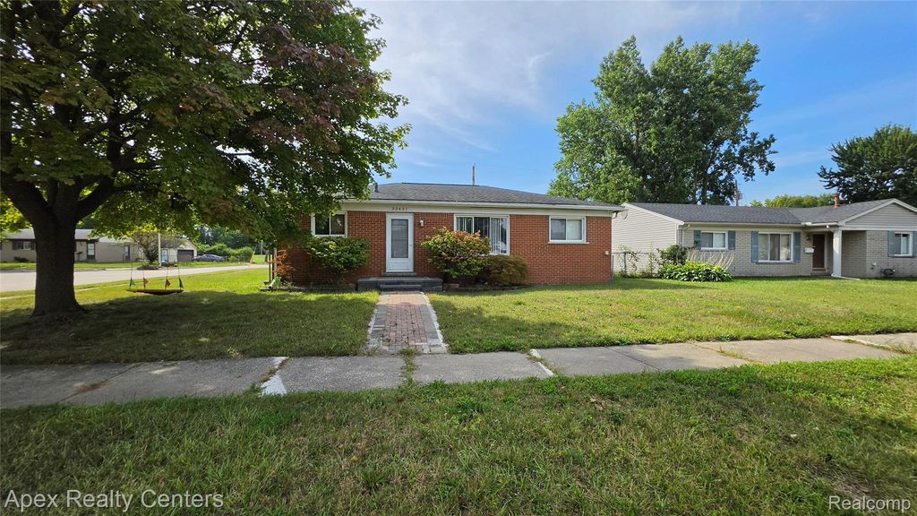 33431 Farmington Court, Westland