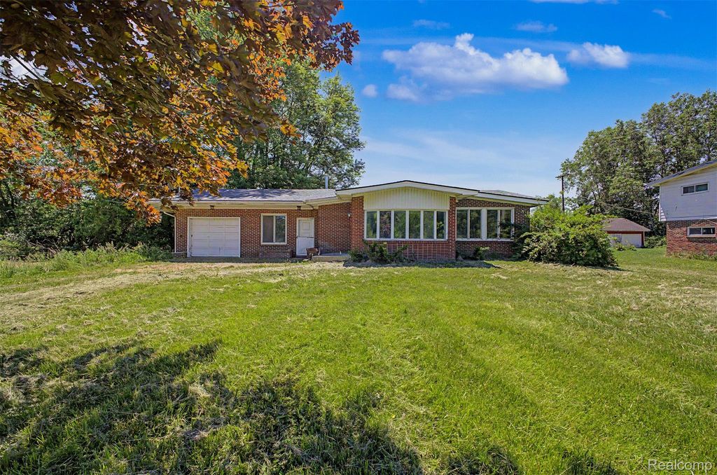 2145 Oakville Waltz Road, Ash township